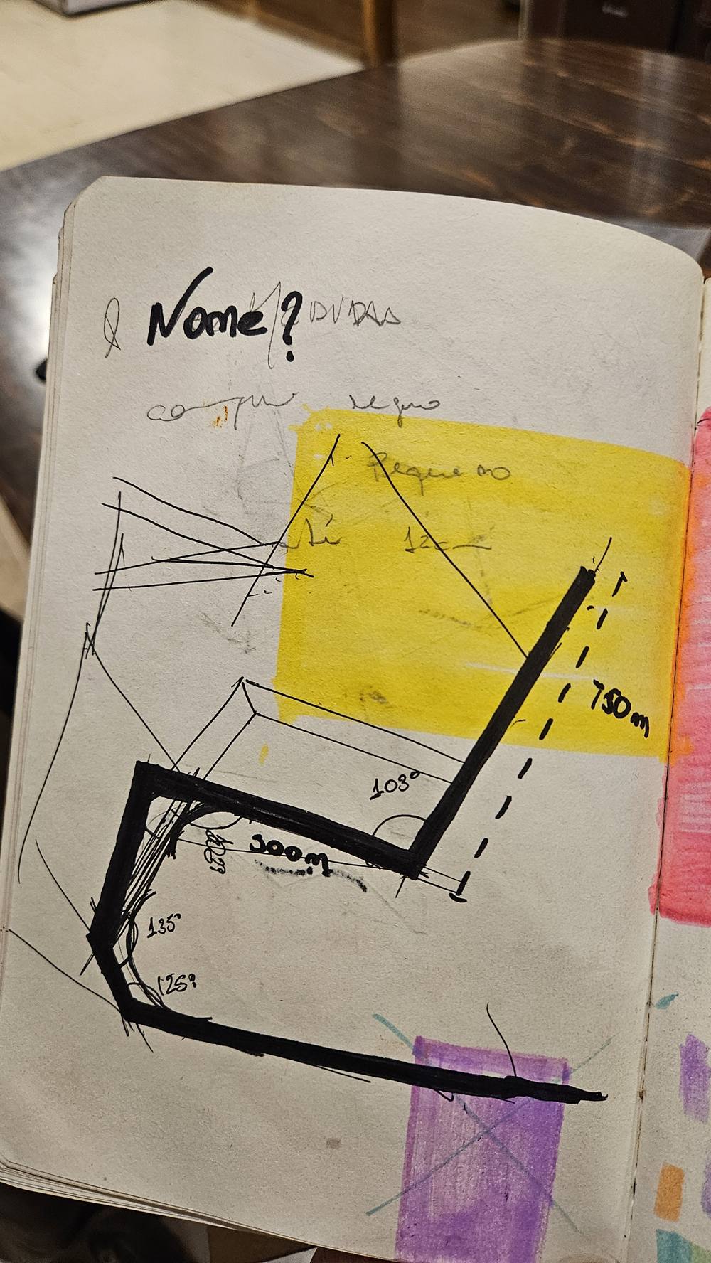 Página do caderno com o croqui da cadeira e a pergunta “Nome?”